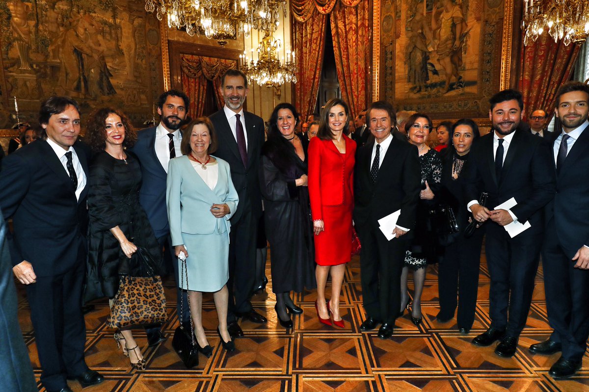 MiguelPoveda's tweet photo. Un honor asistir a la clausura del IV Centenario de Cervantes en el Palacio Real @CasaReal #Cervantes #Clausura2017 https://t.co/PPqupZlDMK