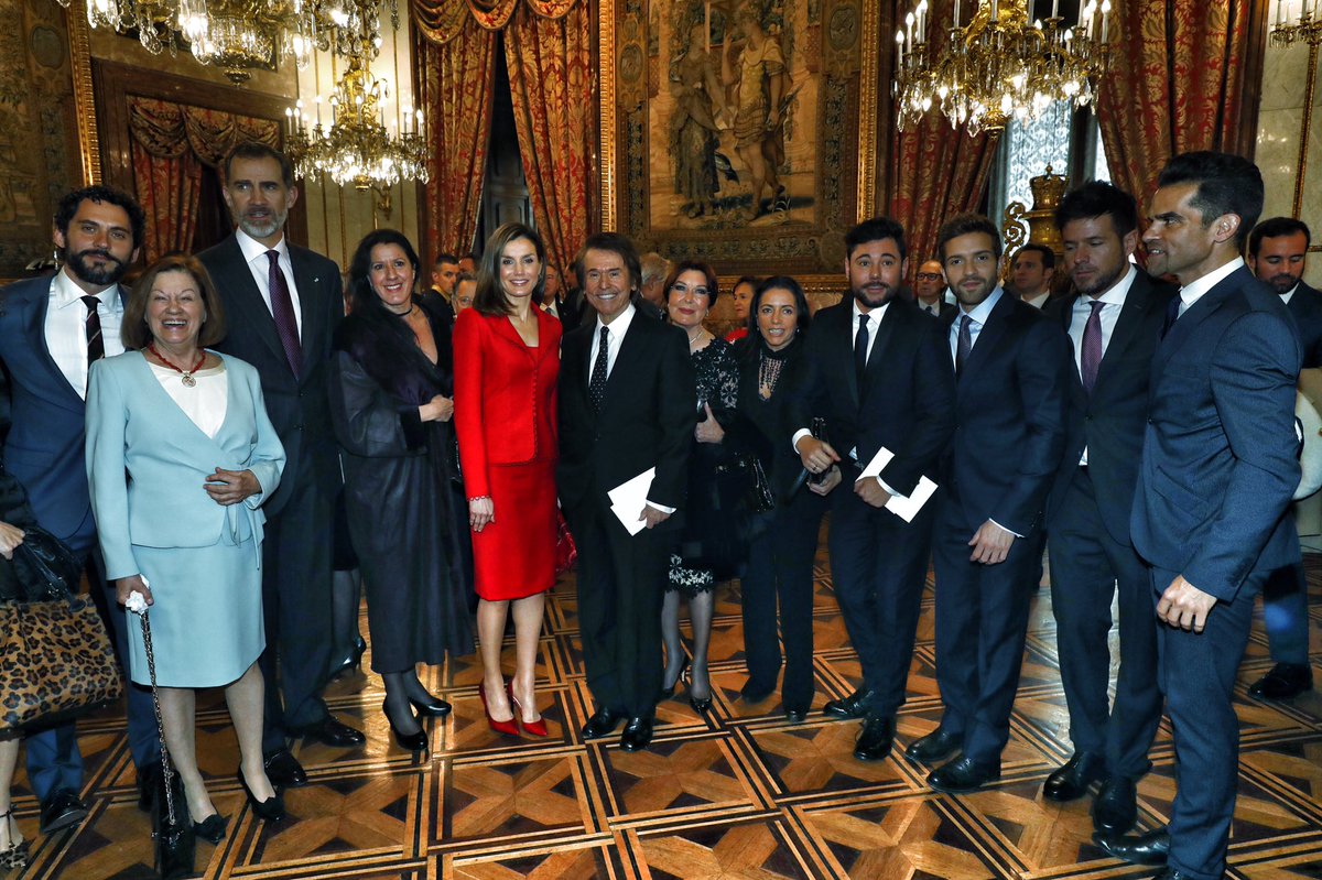 MiguelPoveda's tweet photo. Un honor asistir a la clausura del IV Centenario de Cervantes en el Palacio Real @CasaReal #Cervantes #Clausura2017 https://t.co/PPqupZlDMK