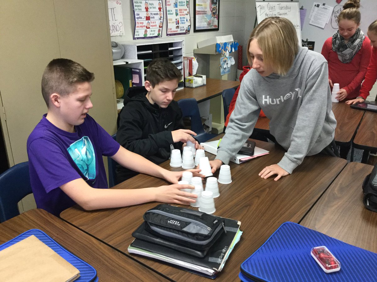 BVSraPolomis's tweet photo. Trying a new activity to practice definite and indefinite articles! #makinggrammarfun https://t.co/eZlAny1qFb