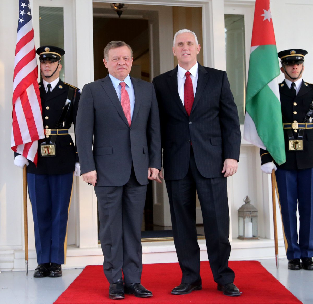 نتيجة بحث الصور عن الملك يلتقي نائب الرئيس الامريكي في واشنطن