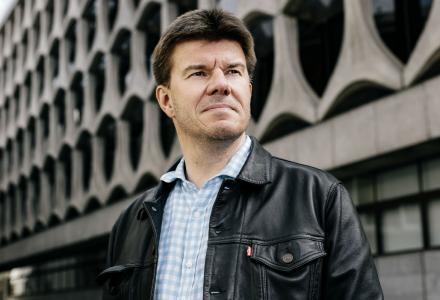 .<a href="/svengatz/">Sven Gatz</a> zijn dankwoord en vlotte pen leveren hem een welverdiende 6e plaats op. #Meestgelezen #DVDJB ht.ly/3dhQ308uUp9