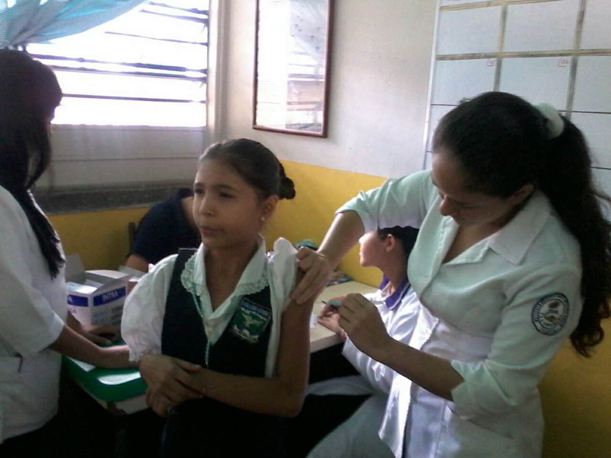 Jornada vacunación : Toxoide gracias enfermeras ambulatorio de puente real y Coord PDE <a href="/JauaMiranda/">Elías Jaua</a> @ZonaEducTachira
