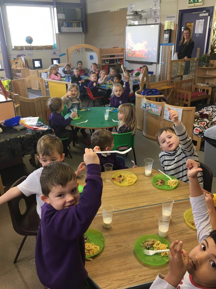 lasswadeps's tweet photo. We were learning about Chinese New Year in Nursery this morning! #chinesemusic #chinesefood #chinesedancing 🇨🇳🐉🐲 https://t.co/BIoJK0xIjG