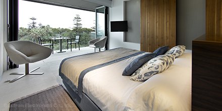 Lutron's tweet photo. Create an ambiance that is inviting for every guest, whether they're staying for a night or a month. #hospitality https://t.co/pNEGNF9u5f https://t.co/CTYBvZcSPl