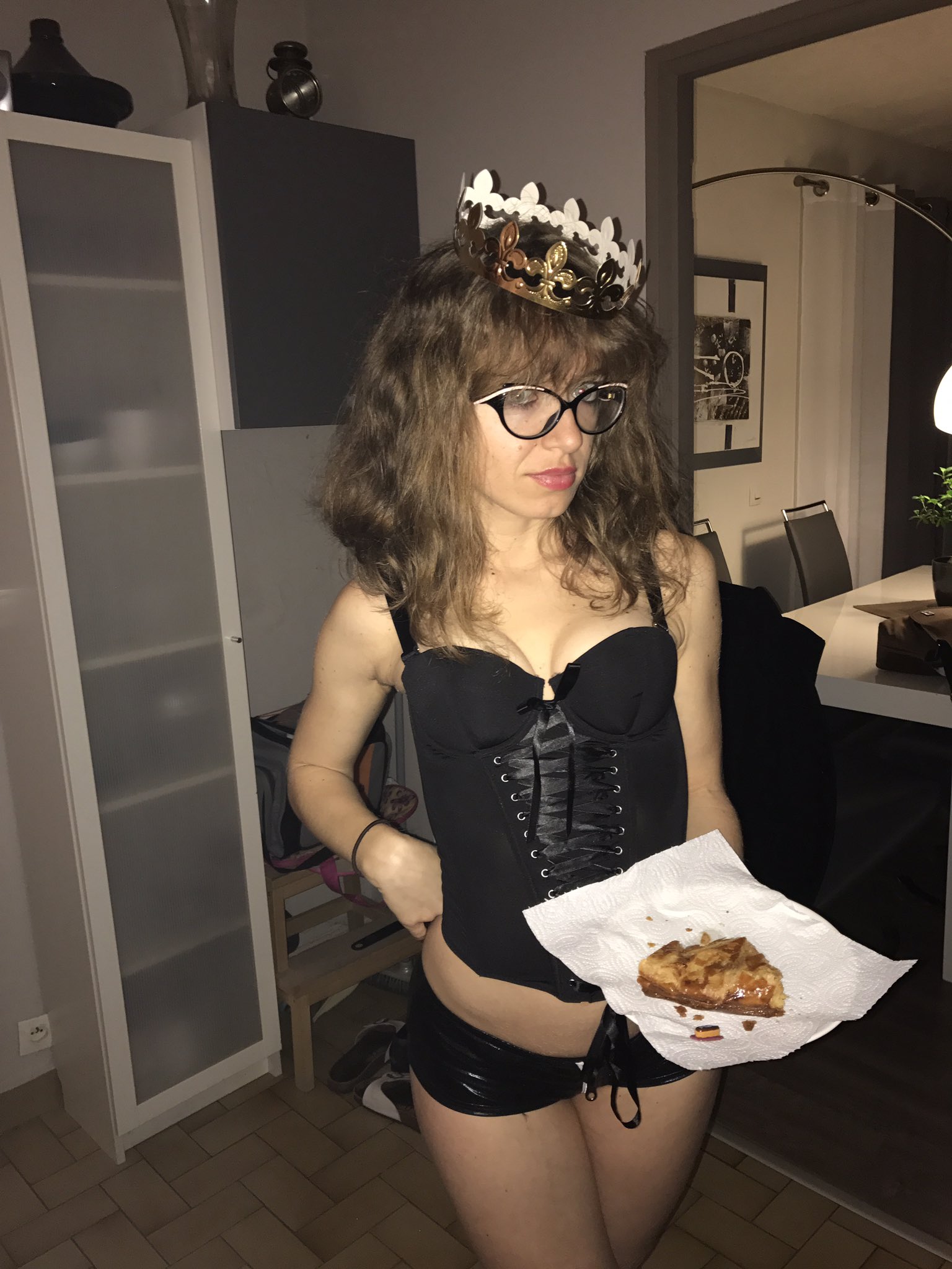 Derniere galette de l'année #sex #nudeteen https://t.co/BtlaZy6VG6