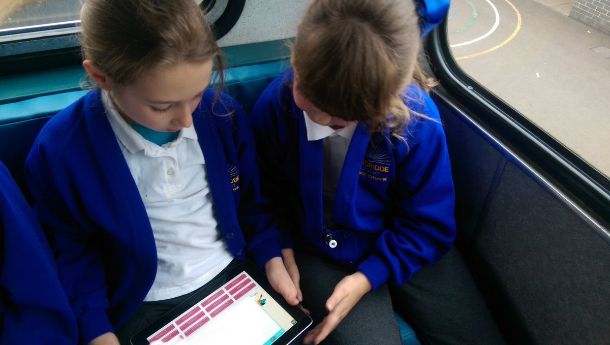 Y3Palm's tweet image. Today, we have learnt how to create an arrow pad on Hopscotch 🎮🚃 #CodingOnTheBus