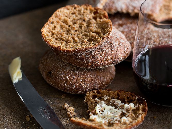 Katso <a href="/viinilehti/">Viini</a> TOP 3: Parhaat #viini't #kansallisruoka ruisleivälle. #ruisleipä #leipä #makupari  fazer.smh.re/0wN