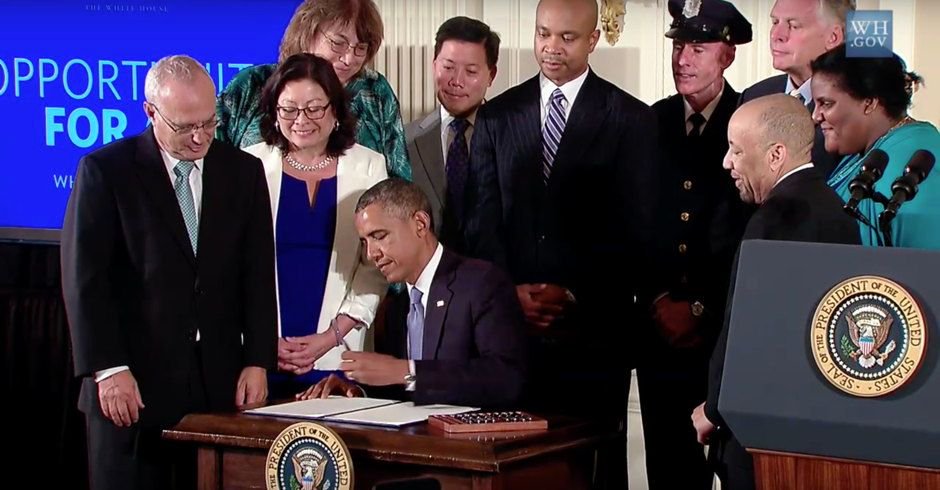 newcivilrights's tweet photo. Exclusive: Executive Order to Roll Back Obama's Federal Protections for #LGBT Employees in the Works https://t.co/Qj5J3aa03d #p2 #gay #trans https://t.co/bQeEcyg4FO