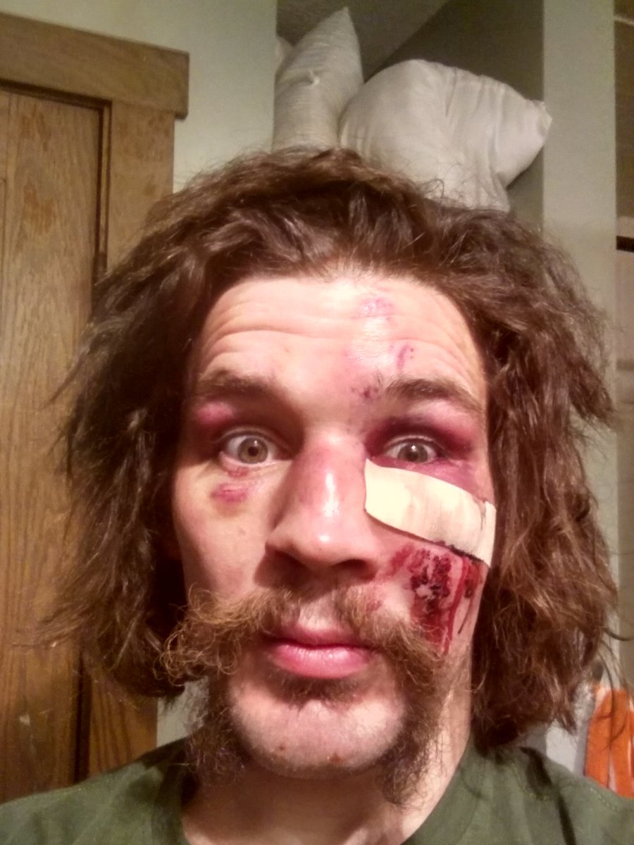 JohnGunthermma's tweet photo. A little girl just glanced back at me, let out a horrified scream and started running! #traumatizing #nightmares #monster #lol #facejoke https://t.co/2tL0dt125i