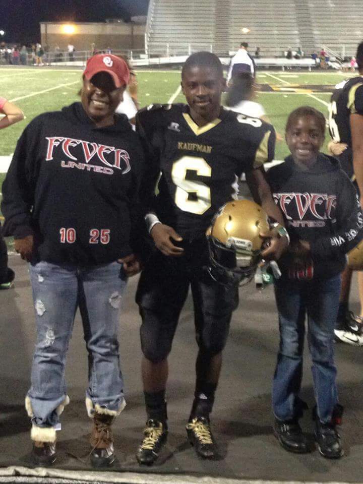 Taneika4's tweet photo. Congrats to my God Son- lil Cousin @Des_youngvick5 . https://t.co/XbpDWpUlC4