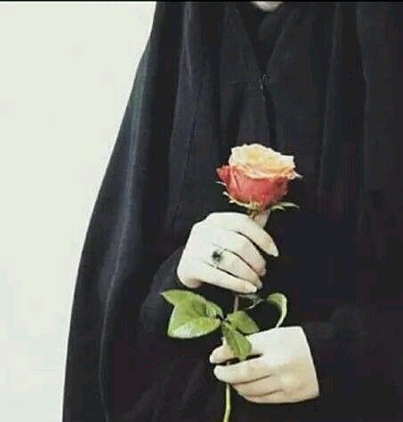 وإذا أصيب القوم في أخلاقهم ... فأقم عليهم مأتما وعويلا
حقيقه