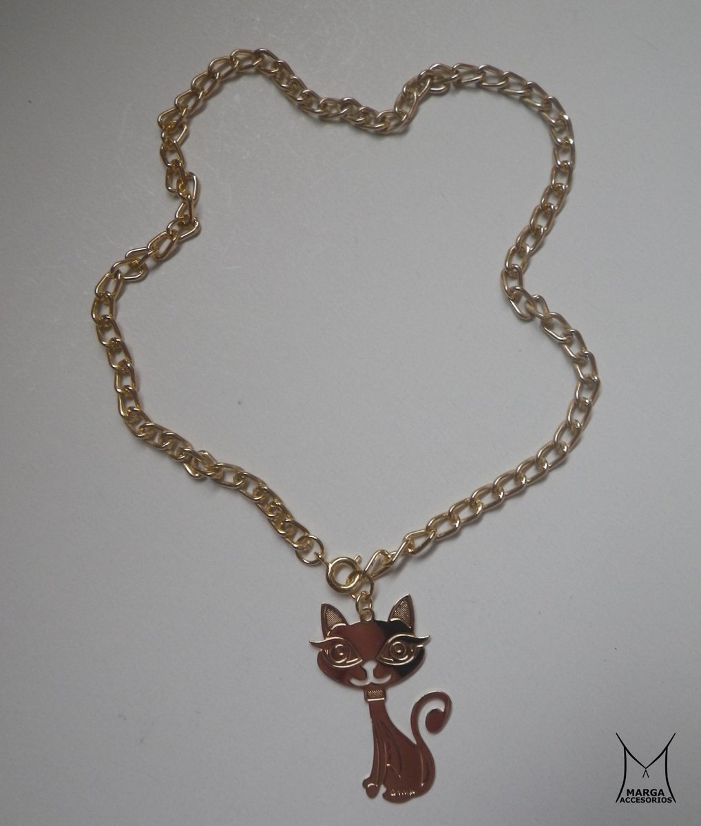 MargaAccesorios's tweet photo. ¿Eres amante de los gatos? Está es una opción perfecta y elegante para ti https://t.co/zLS8dS9ICC #gato #choker #cadena #collar https://t.co/9qtASqh5eZ