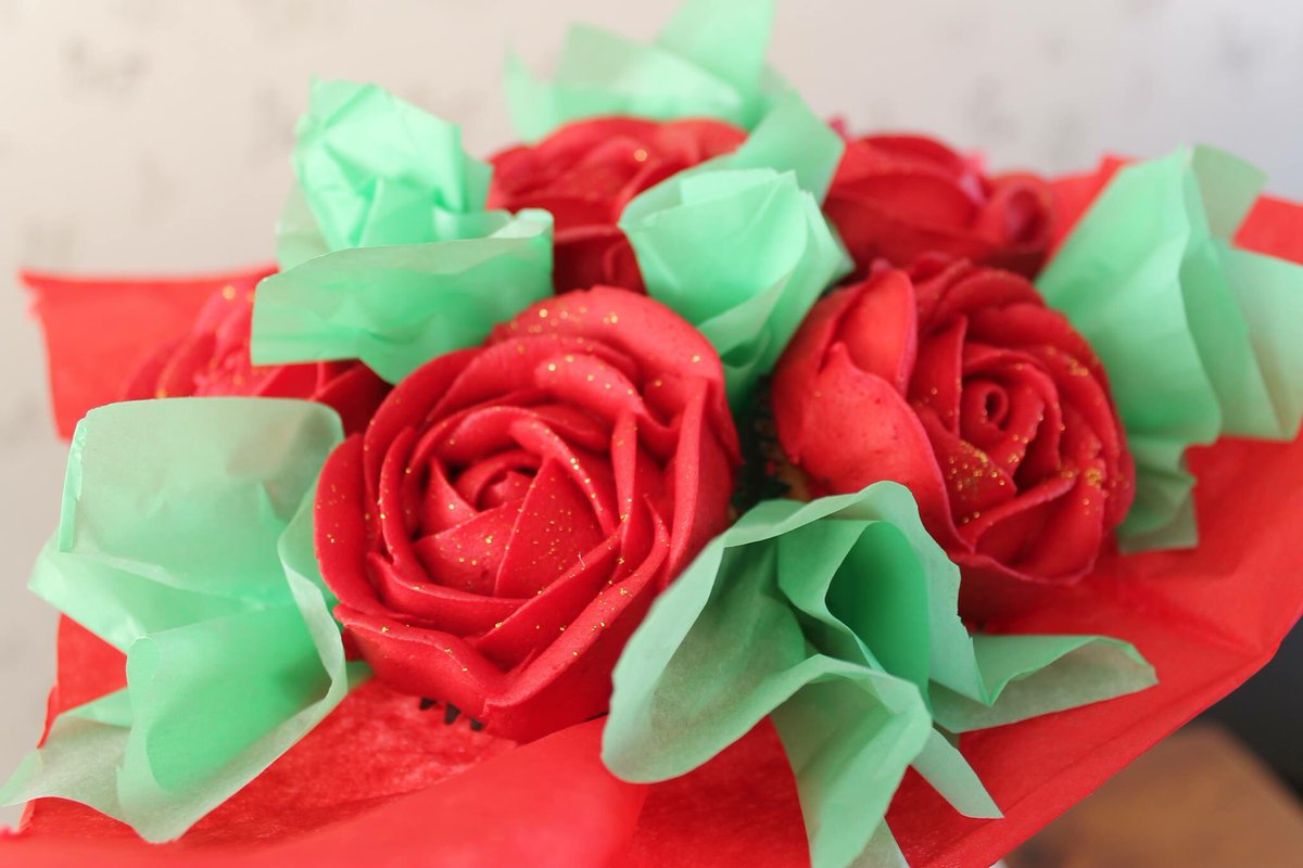 Not long until #ValentinesDay send your loved one #cake they're amazing AND you get to share them 😉