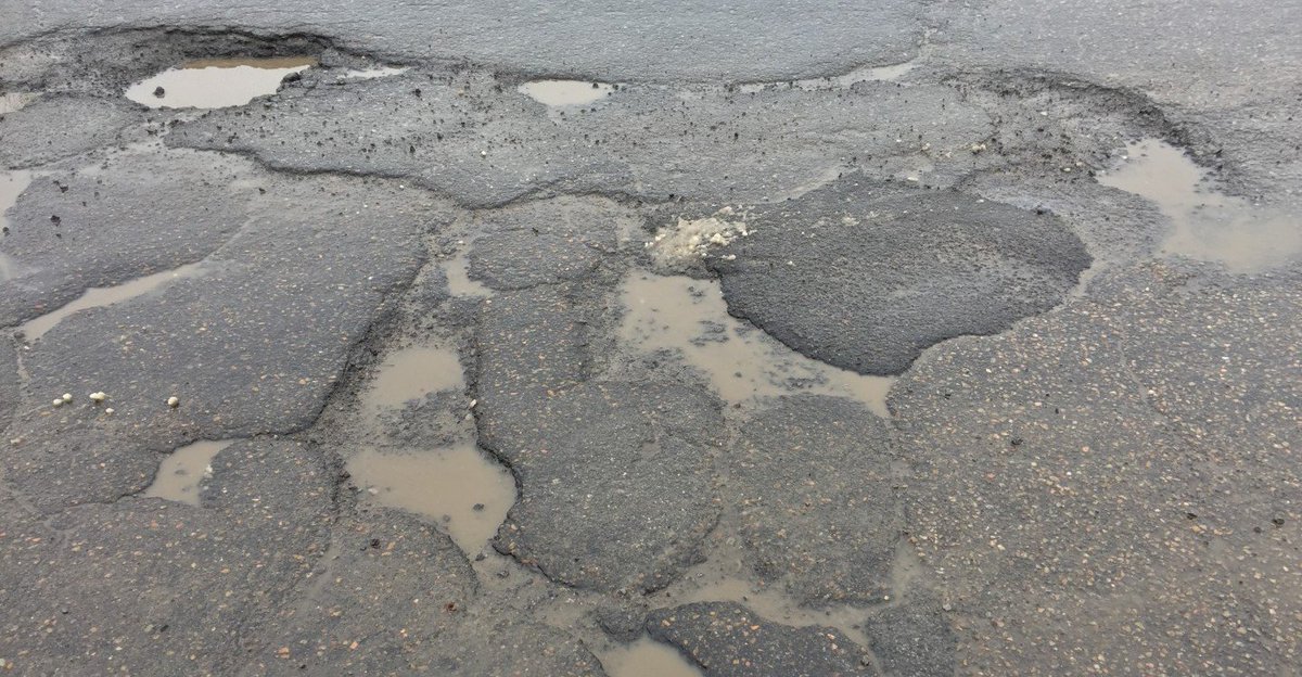 perf_poly's tweet image. Comment peut-on régler le problème des nids-de-poule au Québec? ow.ly/pYad308v8WV #routes #qc #genie #construction