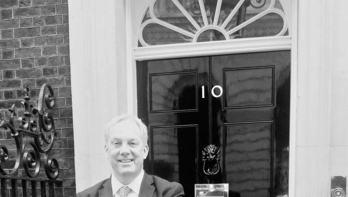 neilseanshowbiz's tweet photo. at @number10gov #MuslinBanProtest #DowningSt anyone know if @Starbucks have set up a stall but bored now and need a coffee @mikestockmusic https://t.co/dVRbNBqa5W