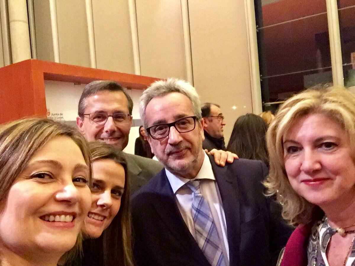 LindeHCSpain's tweet photo. Gran equipo de @LindeHCSpain en los #8premiosCyL. Gracias amigos por representarnos! https://t.co/Ycm59kcuDp