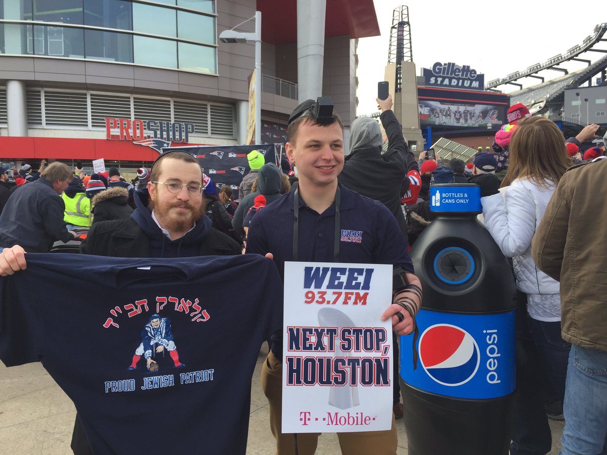 ChabadMass's tweet photo. Patriots send off rally....Houston bound! #SB51 #Patriots #OneMore #OneMoreMitzvah #ProudJewishPatriot https://t.co/qnqHgHCHsN