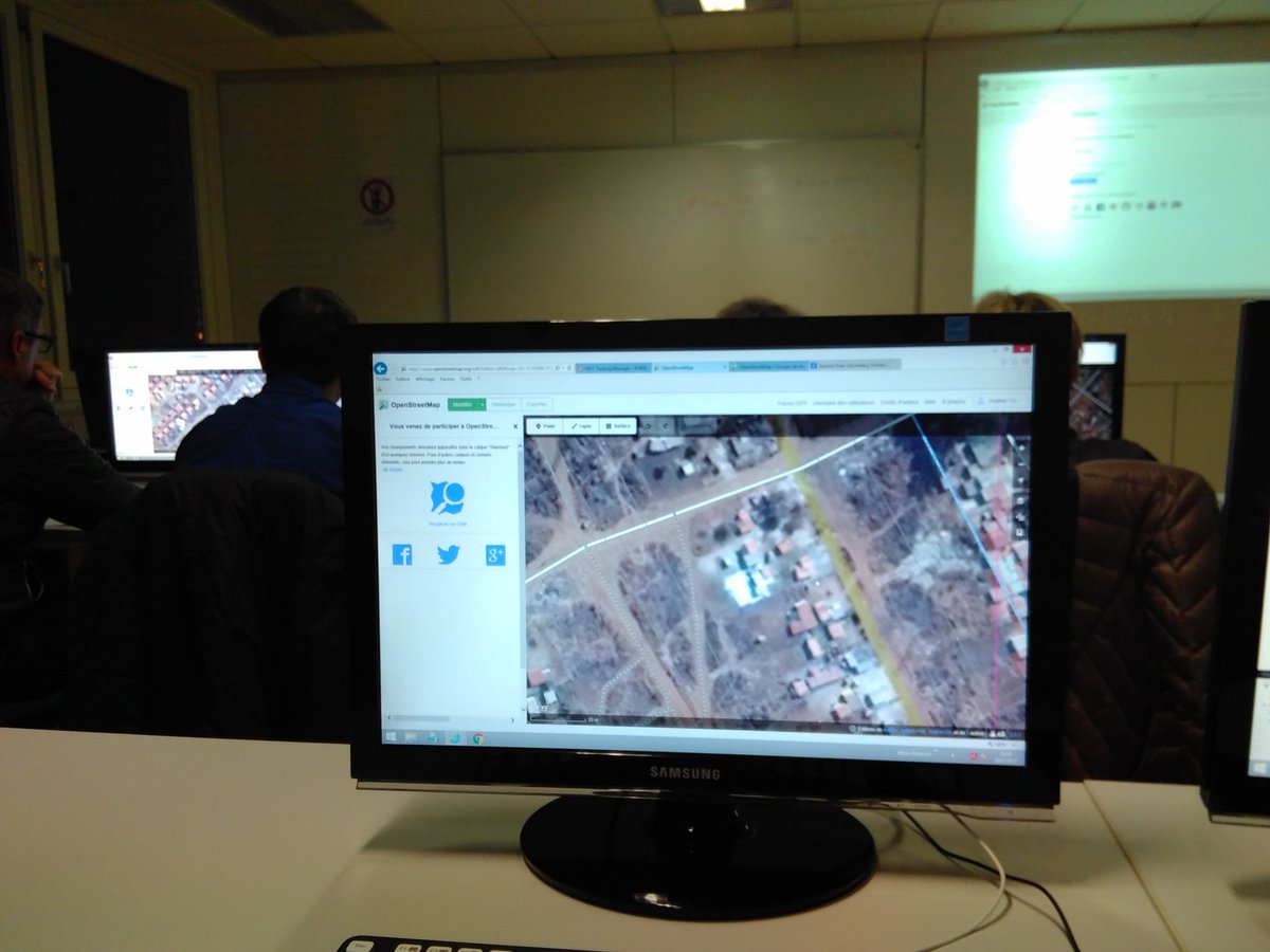 sophieconchon's tweet photo. Soirée cartographie avec Open street Map @lausanne grâce à l'#ISEIG  et @lionsclub #mapathon #IT4good https://t.co/lSuGZ9sc3G