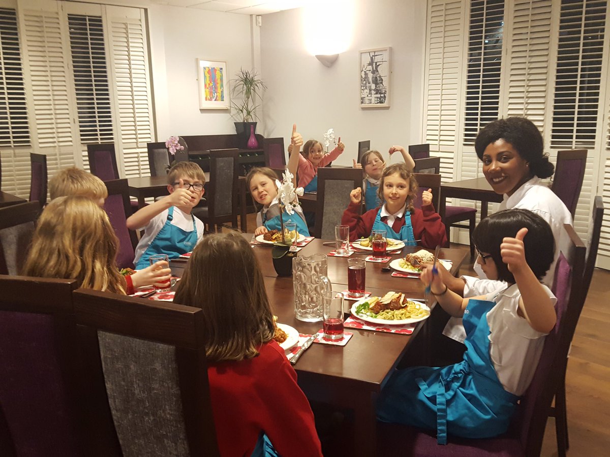 InsperoUK's tweet photo. Kids giving a thumbs up to Meatball & Tagliatelle main course at #cookingclub #eatwell #inspero https://t.co/mqz3m5EUQ7