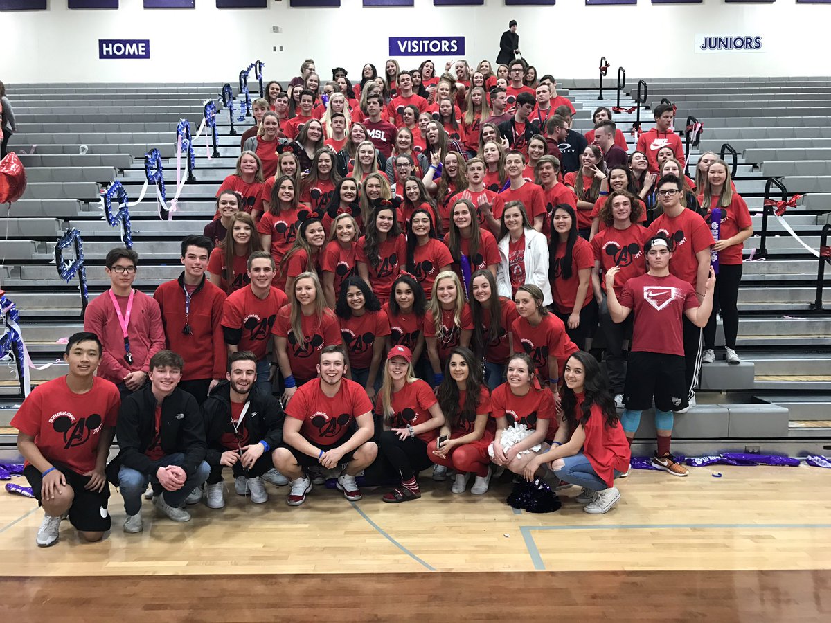 elli_zimmer's tweet photo. Juniors ❤️🎉#CountyForCory https://t.co/lTaLMKoai0