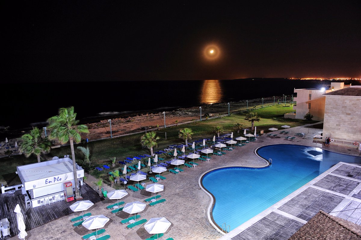 PiereAnneHotel's tweet photo. Balcony #breathtaking #view of #Mediterranean #sea at day 🌞 and night 🌛 @PiereAnne  !!!!!! 

#Ayianapa #cyprusholidays #summervacation https://t.co/Im56PschxM