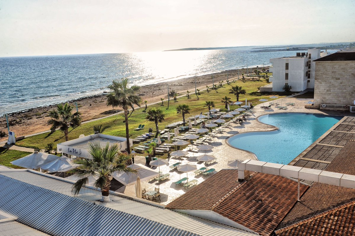 PiereAnneHotel's tweet photo. Balcony #breathtaking #view of #Mediterranean #sea at day 🌞 and night 🌛 @PiereAnne  !!!!!! 

#Ayianapa #cyprusholidays #summervacation https://t.co/Im56PschxM