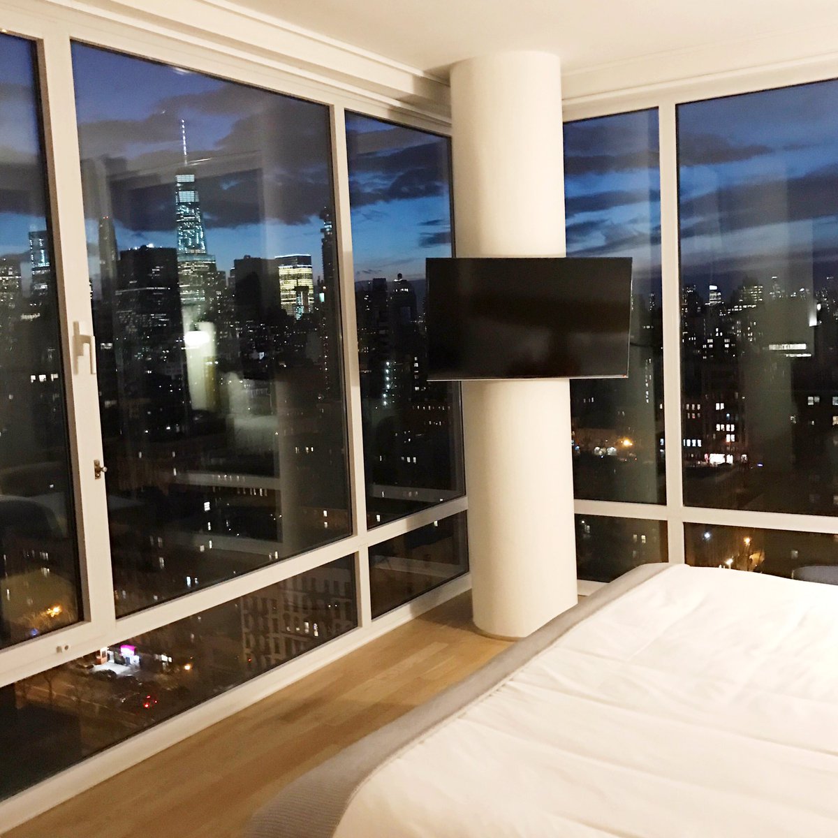 yummertime's tweet image. this view tho 😍😍 

// @hotelindigo #hotelindigo #colorofdiscovery