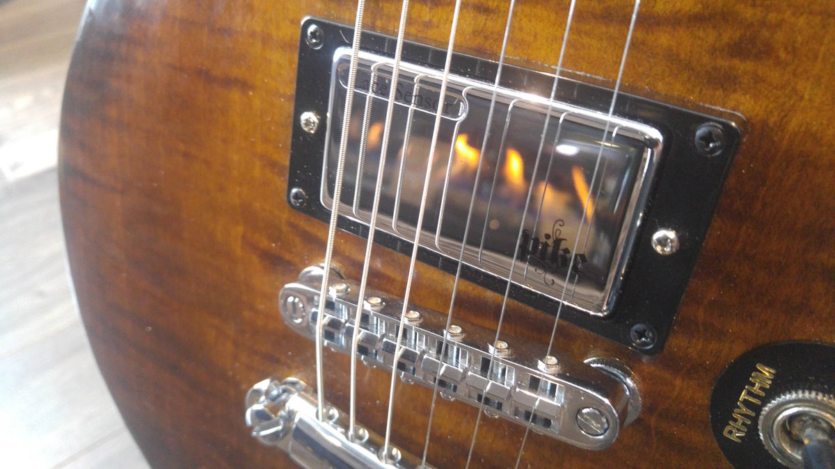 Colin_WB's tweet image. Flame Maple, fireplace flames reflecting on those badass #mattpike #lacesensor pickups.