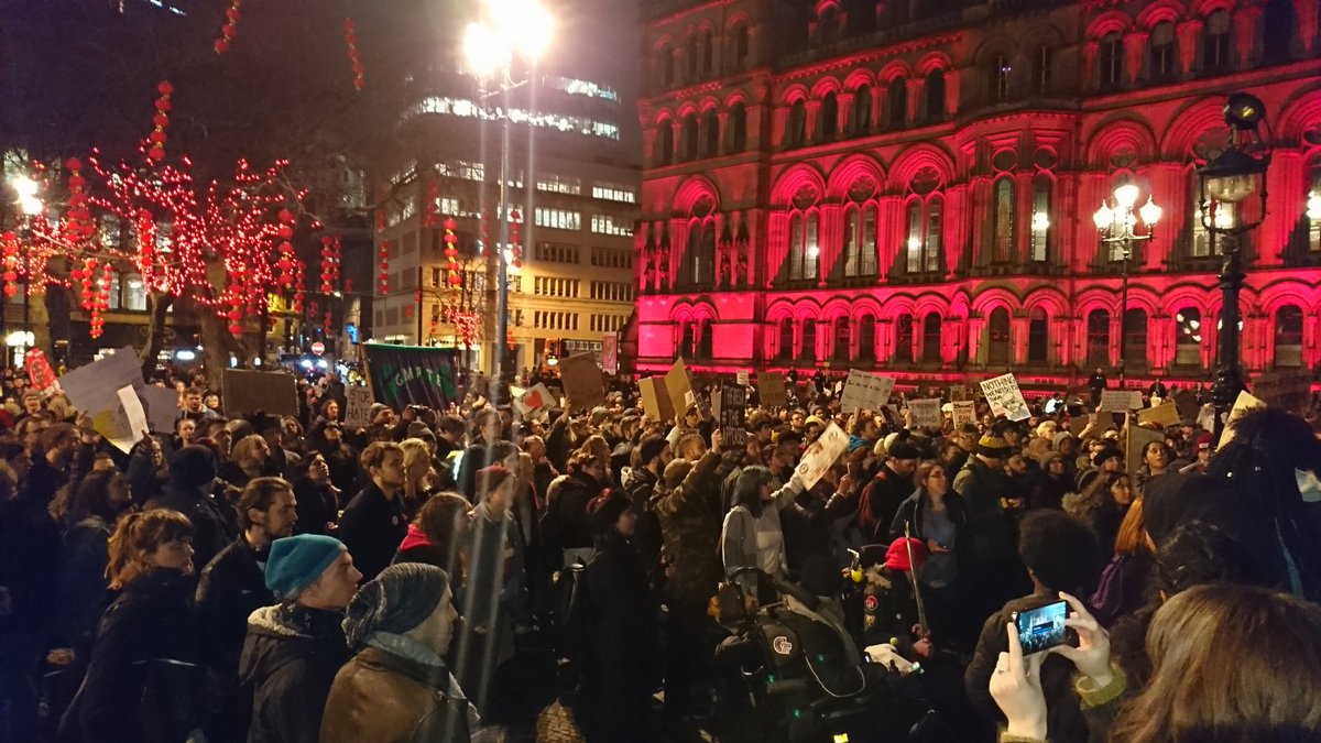 VeeBeeZofia's tweet photo. #Manchester Anti-Trump #protest packed! Best sign: Sort it out Donald, ya fuckin' wotsit! Best chant: Can't build the wall, hands r 2 small! https://t.co/Y03ixpcz0A