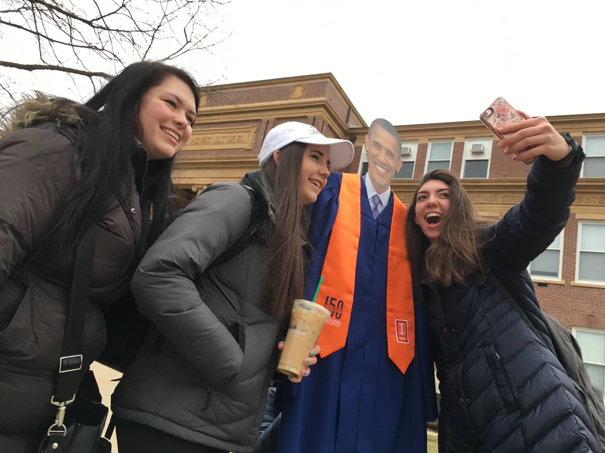 ILinvitesObama's tweet photo. Take a selfie with @BarackObama at the @Illini_Union today at 5:15. You can write a letter, and have some snacks too! #ILLINOISInvitesObama https://t.co/KEPDUiWpam