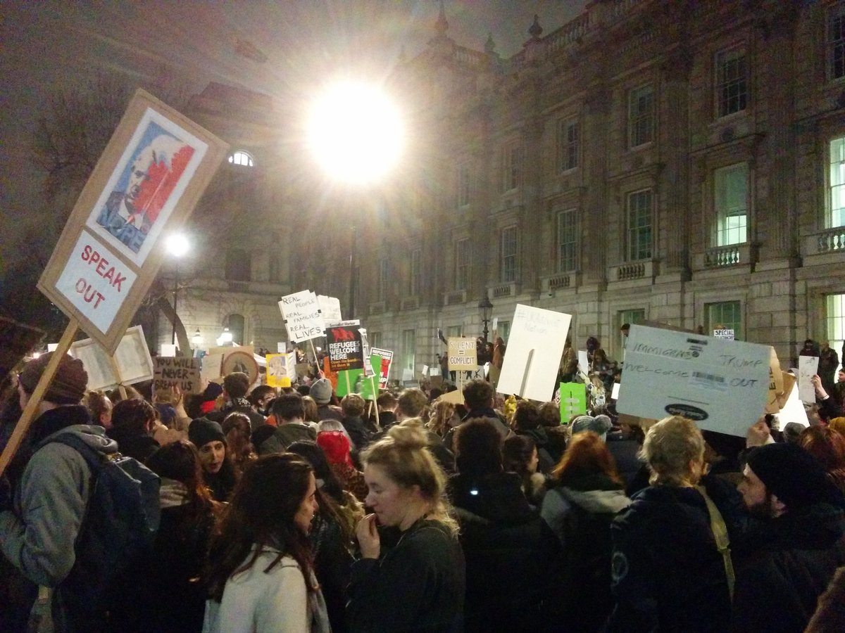 mutantteenager's tweet photo. Great turnout for #MuslinBanProtest No #StateVisit for Trump #TheresaTheAppeaser https://t.co/N5HtXUbscq