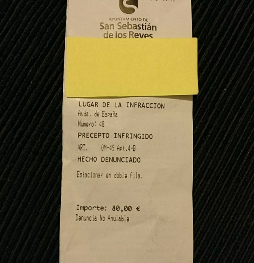 angelsdbl's tweet photo. @farmaciastrebol @sansecomunica multar por doble fila en una farmacia? Estaba dentro del coche y ni me ha dado opción a irme. Indignado https://t.co/BfCRU0lF3v