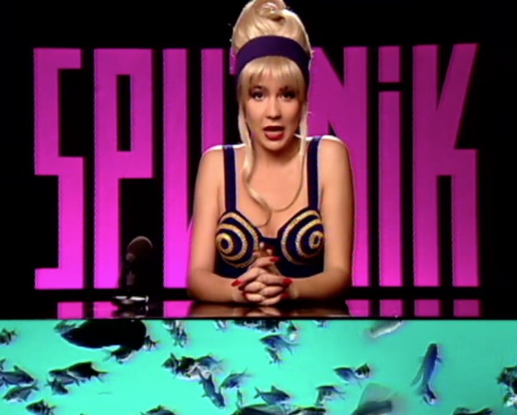 Sputnik_33's tweet photo. 🚀 La @txearana dels 90 no era grunge, bé, era el que volia. Us espera a les 22.45 per parlar del grunge de Seattle @canal_33 #Sputnik33 https://t.co/iPEaS0qfwF