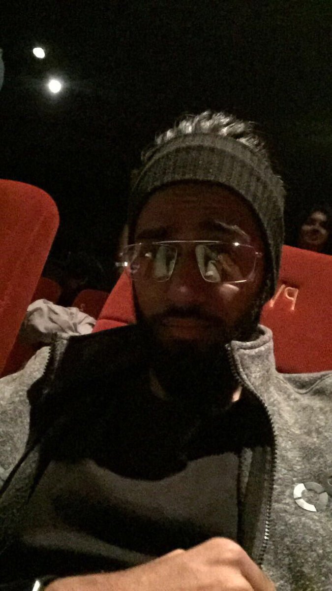 imNiK7's tweet photo. Wanted to watch #RaeesWithFamily bt no 1 came along... #raeeslook #Raees for the 4th time in 6 days.... https://t.co/5PMSQImJY3