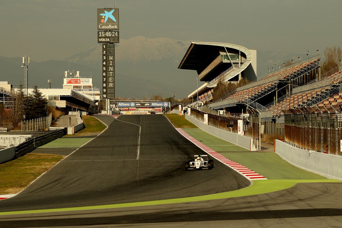 VBolea18's tweet photo. Pistoletazo de salida de la pretemporada 2017 de la @F4Spain en el @Circuitcat_es. #F4Test #F4Spain https://t.co/B0R9fFiWyZ