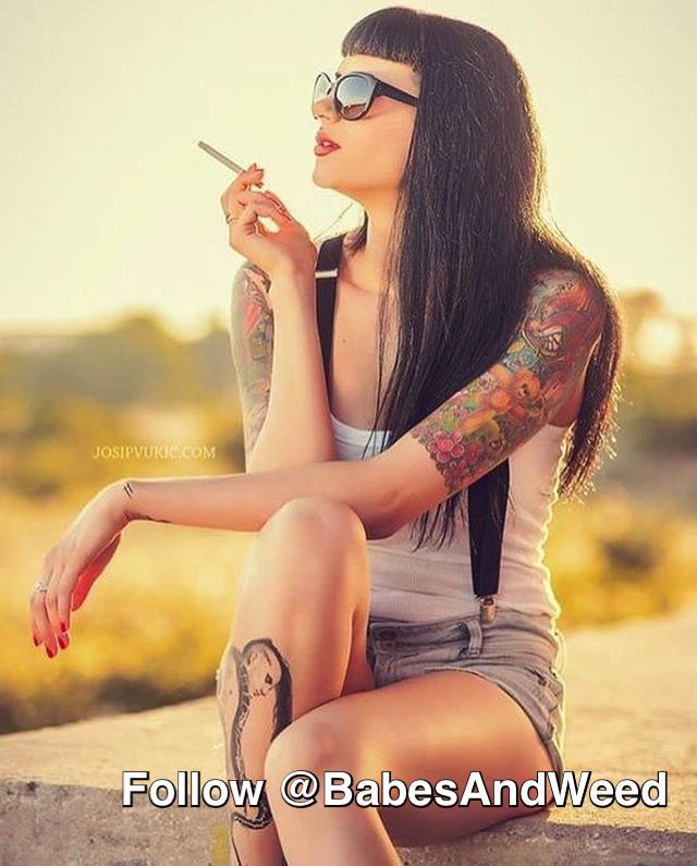 WeedAndBabes's tweet photo. Meet Carlie. Our retro #weedbabe of the day. #emo #oldschool #tattoo #outdoors #vegan #org… https://t.co/H6RfAN8Rh0 https://t.co/xANOYZOyvP