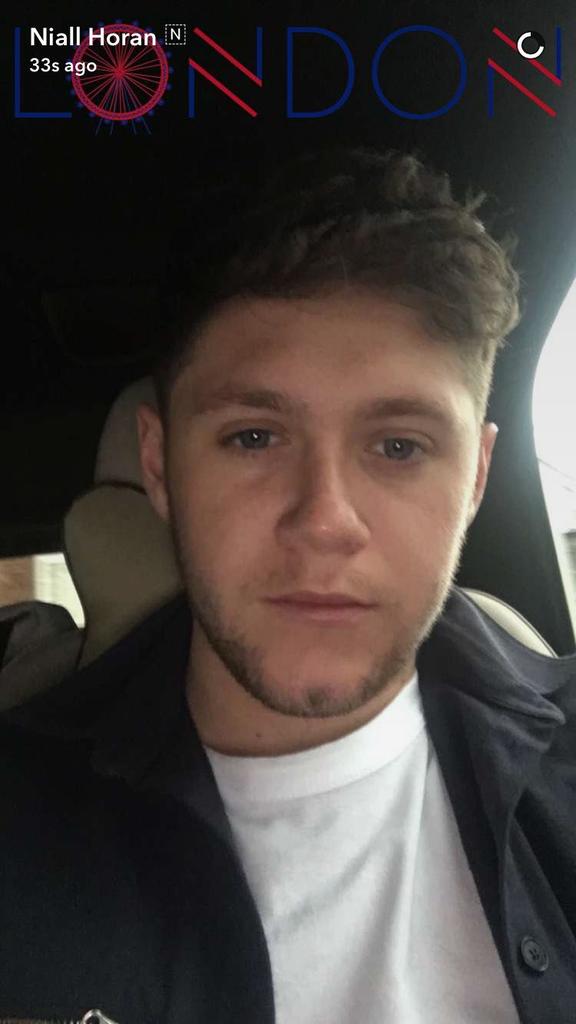HollywoodTime1's tweet photo. ↪Niall Horan @NiallOfficial 😍😆👏
En su Snapchat👻

#BestFans2017 #OneDBestFans  

-Guess https://t.co/lgkWZvx60Y