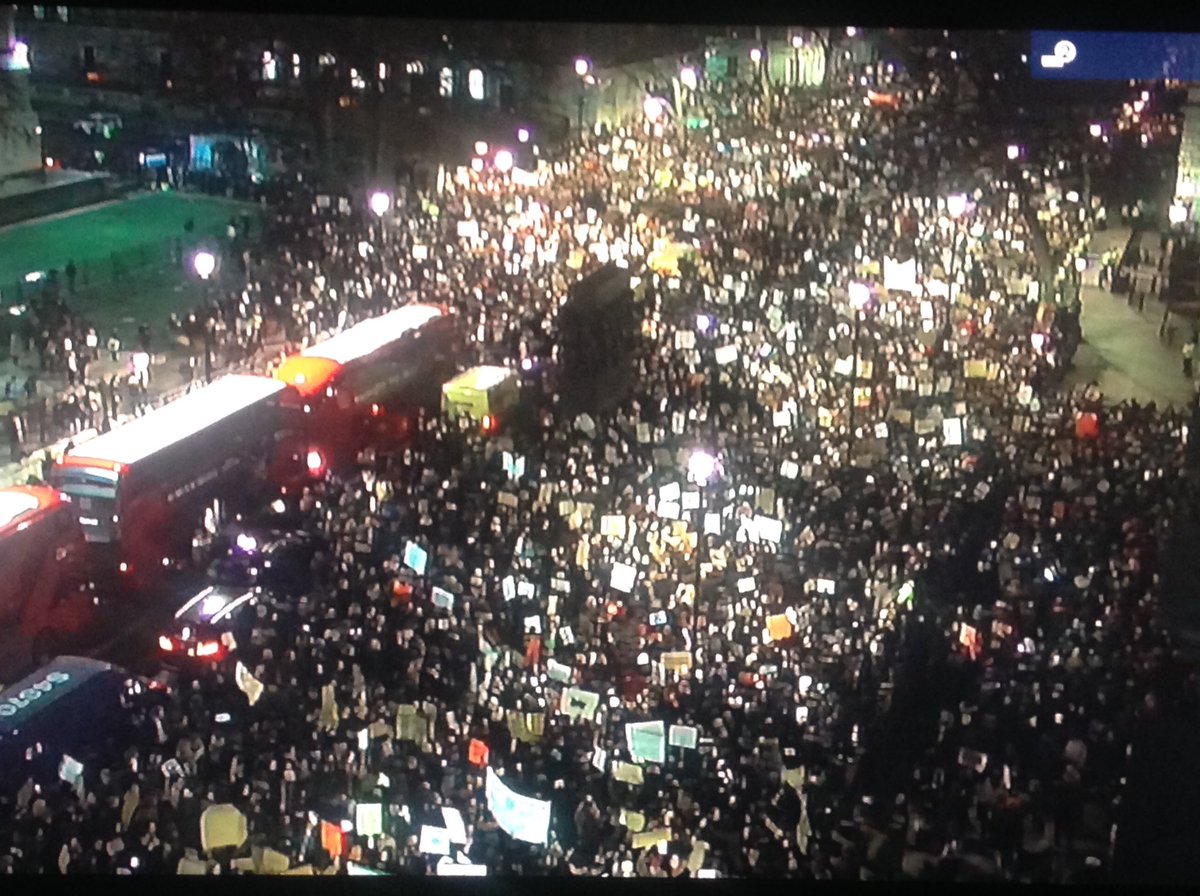 ChaplainChloe's tweet photo. Picture of anti-Trump march to Downing Street this evening  curtest of @MPSWestminster #TrumpBan #TrumpTravelBan https://t.co/JbyDG9DxWP