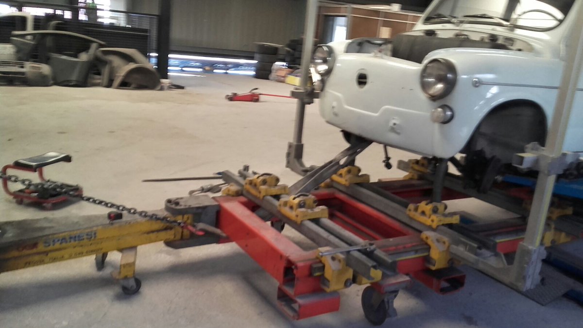 Castaliacp1's tweet photo. Reparación de vehículo en bancada. #coches #Castellon #CastellodelaPlana #FelizLunes https://t.co/YkFSUtQGAP