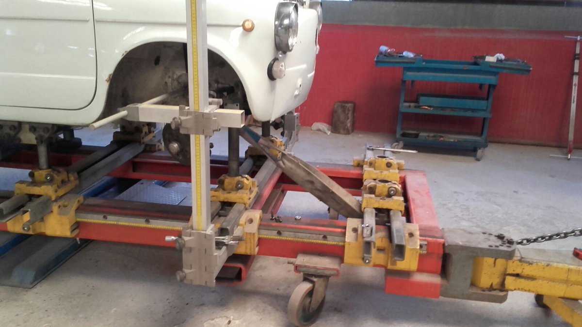 Castaliacp1's tweet photo. Reparación de vehículo en bancada. #coches #Castellon #CastellodelaPlana #FelizLunes https://t.co/YkFSUtQGAP