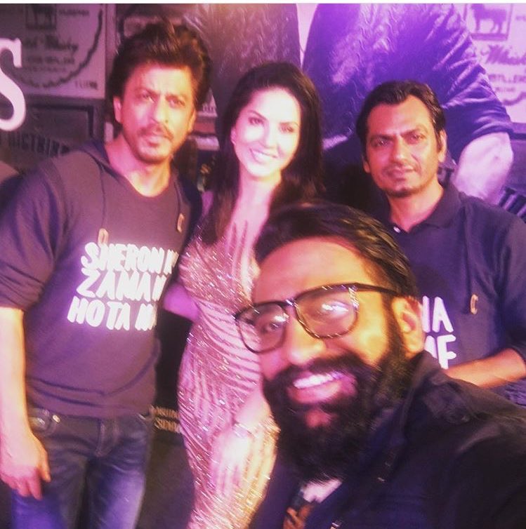 SRKUniverseSL's tweet photo. #InPics | Exclusive from #RaeesSuccessParty - 2 @RaeesTheFilm #TeamRaees https://t.co/N7LTu71HIw