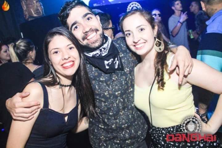 elascrys's tweet photo. Último sábado rendeu, que bailinho em, quero replay please #Danghai #Parceria #FechoComVocês #DeSemprePraSempre <3 👽💉💊 https://t.co/98Jb3ZKl63