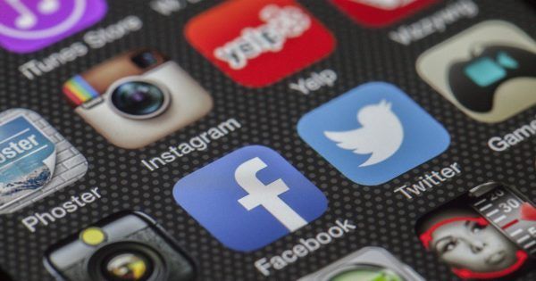 AllenCPaul's tweet photo. Share the Love: 5 essential social media tips for musicians https://t.co/yc8P34nNjk #godandgigs #newpost #marketing #career @StefanieShick https://t.co/1QU96lzUWs
