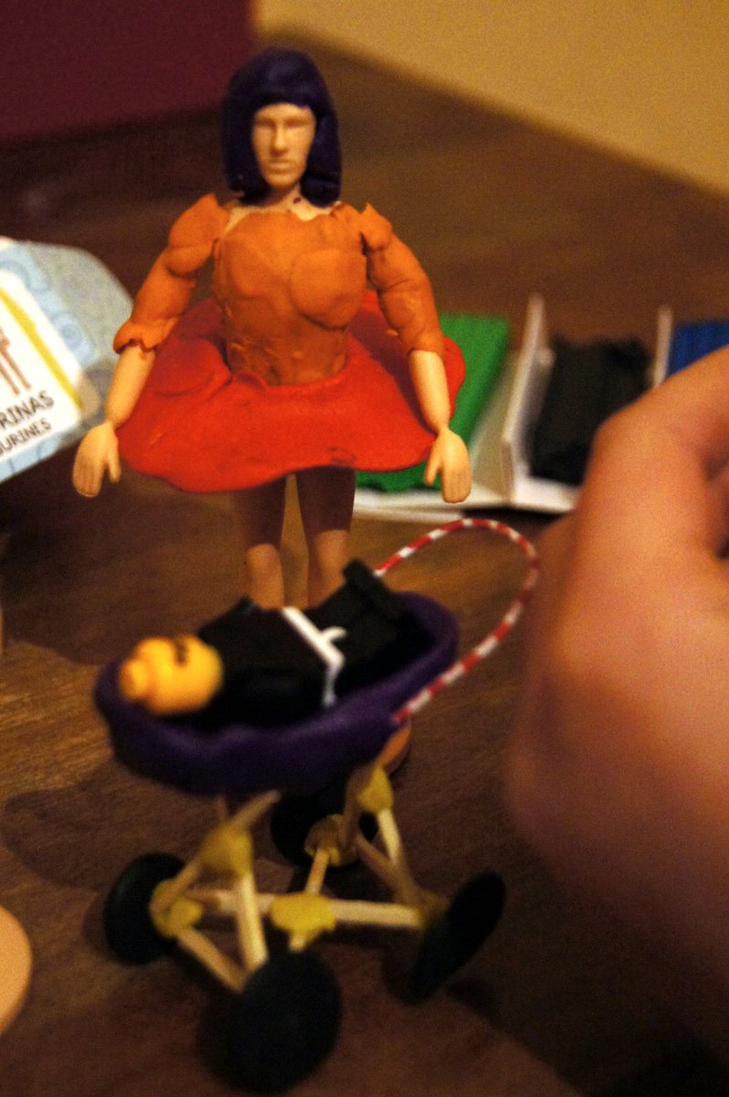 Mammasrokas's tweet photo. Vienlaicīgi ar plastilīna bumu skolā, arī mājās ienākusi lipināšanās.Šoreiz īpašā veidolā. Top raksts blogā, bet pagaidām 1 foto:) #modelera https://t.co/urJNAuWJ26