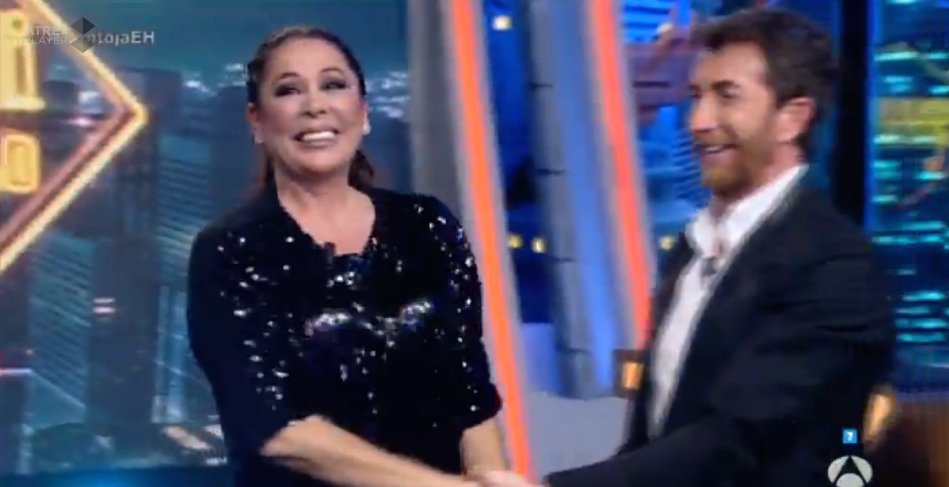 Motos, a Pantoja: "Sé que te han ofrecido muchas cosas pero has elegido venir aquí completamente gratis" vertele.eldiario.es/noticias/direc… #PantojaEH