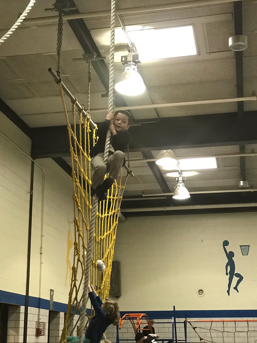 amcbride28's tweet photo. What a way to start the week! Whittle Equipment is here @Hillcrest_BCPS  #alwaysmoving @delmendorf https://t.co/0vpZB9Mqy8