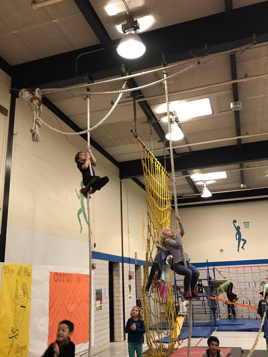 What a way to start the week! Whittle Equipment is here <a href="/Hillcrest_BCPS/">Hillcrest Elementary</a>  #alwaysmoving <a href="/delmendorf/">Douglas Elmendorf</a>