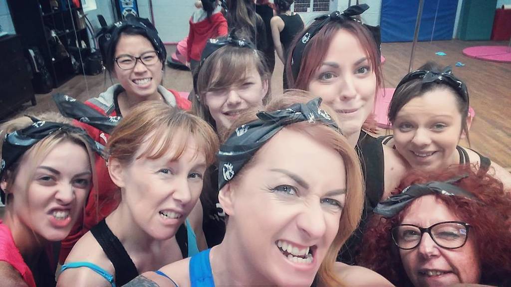 Louise0Connor's tweet photo. My pirate crew!! #emmaspoledancing #SeaOfThieves https://t.co/cdcKDb3dZG https://t.co/Is2fG0pMaf