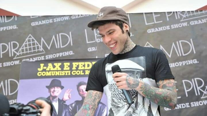 AnnaVeronese01's tweet photo. Smile.❤ @Fedez https://t.co/8MAJZPgP08