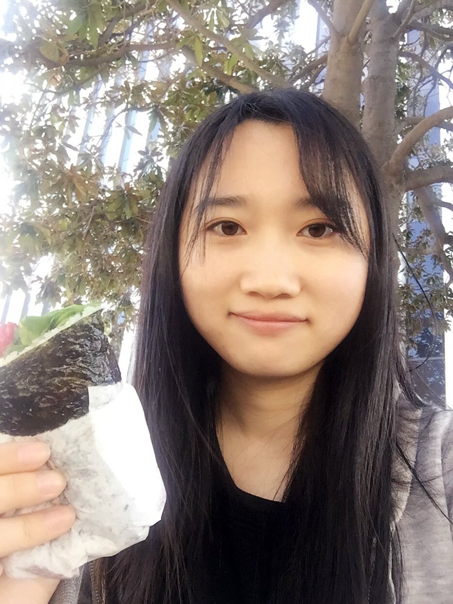 verawang28's tweet photo. 买了一个手臂粗的寿司，sushi+burrito😂有点想念sushi fuku了 https://t.co/R44REWJMvV